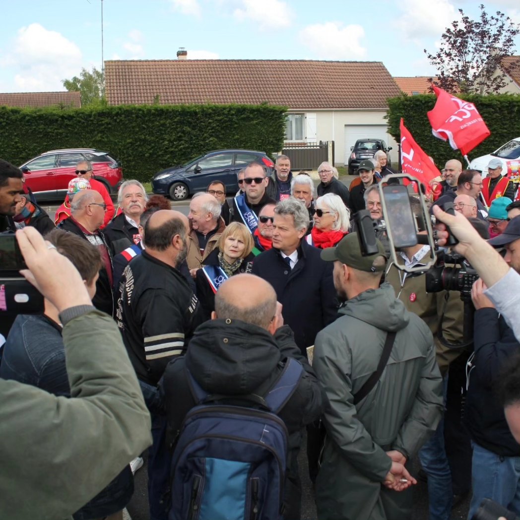 PCFLoiret's tweet photo. 150 personnes présentes aujourd'hui pour soutenir les salariés de Duralex.

Nous ferons tout pour que la verrerie Duralex vive ✊ ! https://t.co/Lr8KPtas2R
