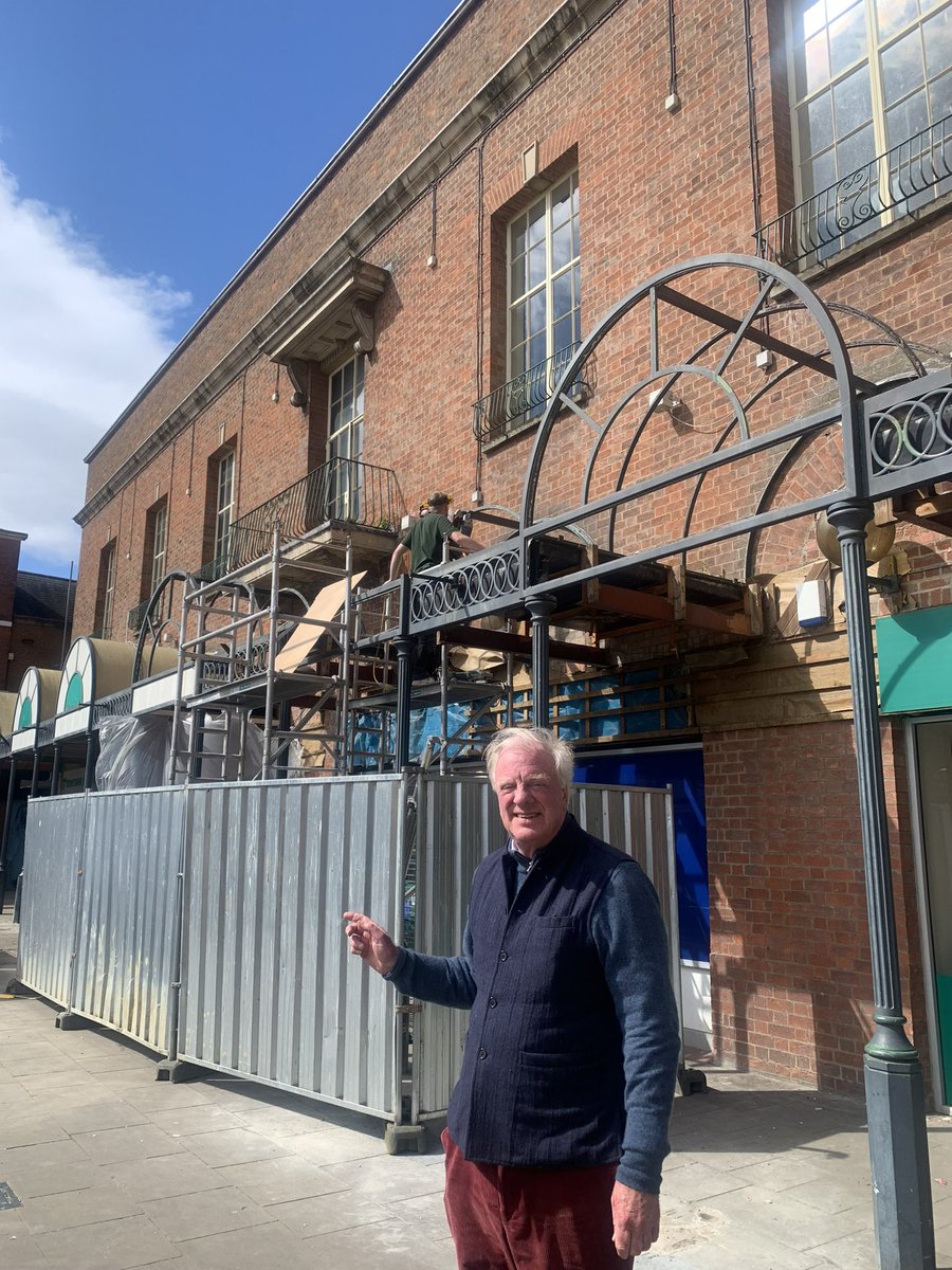 Gainsborough on the up! Constant renovation at the Market Place. 🚧🧱🔨👷🏻🏗️🪚🛠️🦺 Here at the Old Town Hall.