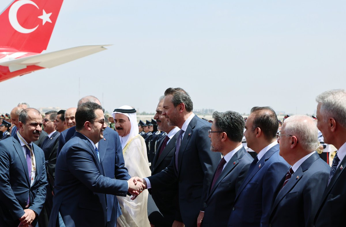 Irak’ın başkenti Bağdat’a resmi bir ziyaret gerçekleştiren Cumhurbaşkanımız Sayın @RTErdogan’a eşlik ediyoruz.