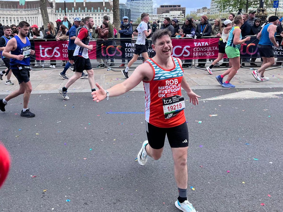 Massive congratulations &amp; well done to our own @OTRobW who completed the <a href="/LondonMarathon/">TCS London Marathon</a> yesterday with a terrific time of 4 hours 11 minutes 55 seconds &amp; has so far raised over £2000 for <a href="/MDUK_News/">Muscular Dystrophy UK</a> ! 🙌 An incredible achievement!  
Thanks to <a href="/aadchapman/">Andy Chapman</a> for the fab pic! 🏃‍♂️🙏