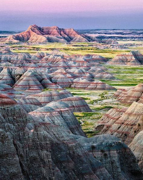 Best national park road trips in the United States that weave through deserts, glaciers, and craggy coastline.