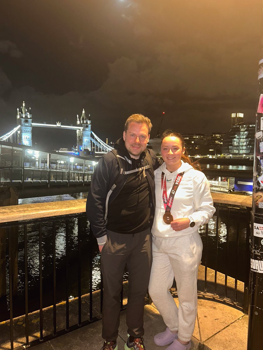 lucy_wieland's tweet photo. LONDON MARATHON, WHAT A DAY🥇👏🏼

The best supporters🫶🏼 everyone who was there, everyone who messaged me, everyone who sponsored me, you all got me through it so THANK YOU! 

Over £10,000 now raised since I was diagnosed for @DiabetesUK 💙 Today I feel proud🥲 https://t.co/nKd26d6zhk