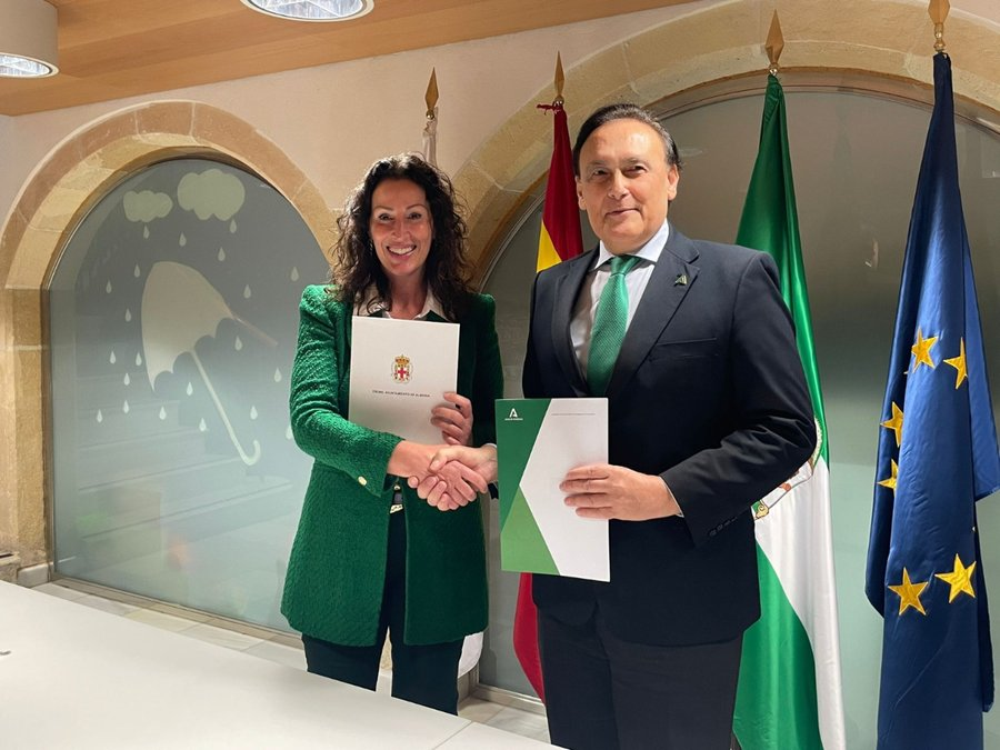 ✍️@AndaluciaJunta @UniversidadAnd🤝 @aytoalm firman convenio para trasladar @cadealmeria a una sede municipal. ​​​​​​​ 🏢 En las nuevas instalaciones habrá✔️#asesoramiento ✔️espacio #coworking y ✔️área para alojar #proyectosempresariales. 📰bit.ly/49MyCwf #EmprendeAND