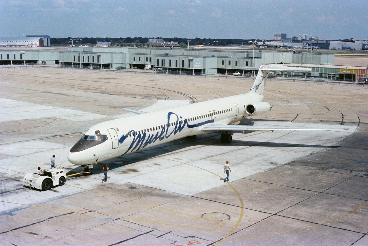 Muse Air McDonnell Douglas MD-81 N10029 DAL/KDAL Dallas Love Field August 1982 Photo credit Mike Martin #AvGeek #Aviation #Airline #AvGeeks #MD80 #Maddog #DAL #Dallas @DallasLoveField #MuseAir