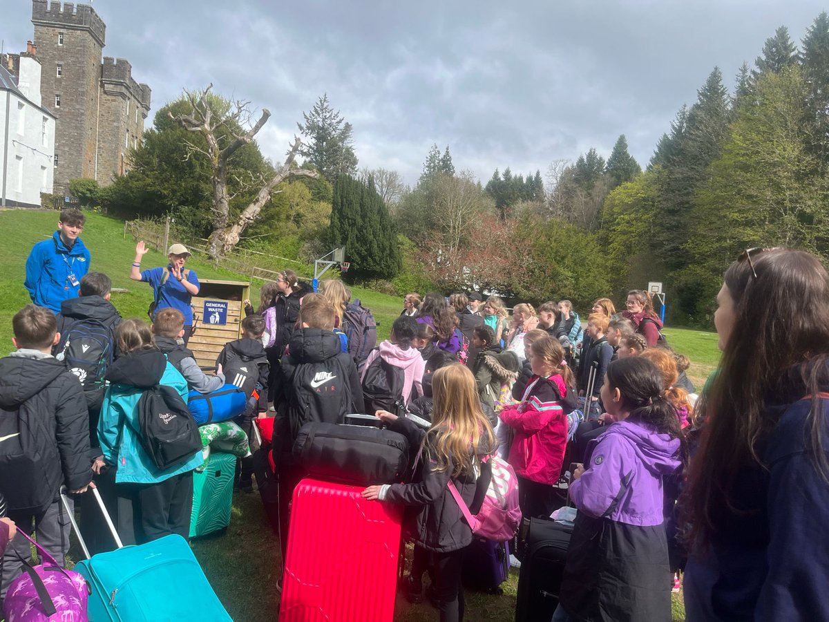 The happy campers have arrived safely and are having their welcome talk before getting settled into their rooms 🏕️