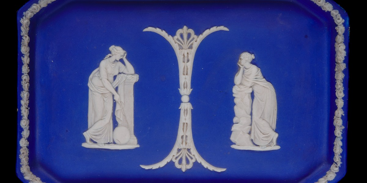 Do Polyhymnia and Urania's poses resemble your #mondayblues? These white applied reliefs have been ornamented on an ‘Etruria Blue’ jasper dip comb tray, manufactured by Wedgwood during the late 19th century.