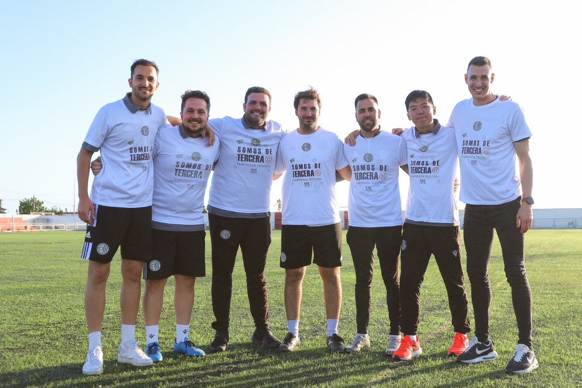 ClubAtlCentral's tweet image. ✨📓 Un cuerpo técnico para la historia

#DaleCentral #SoñarEsGratis ⚫⚪⚽