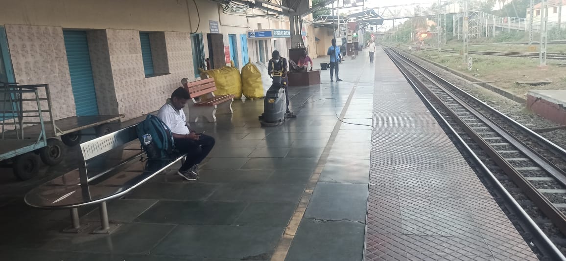 🚂Transforming #Mayiladuthurai Railway Station: #TiruchchirappalliDivision's Commitment to Cleanliness and Excellence