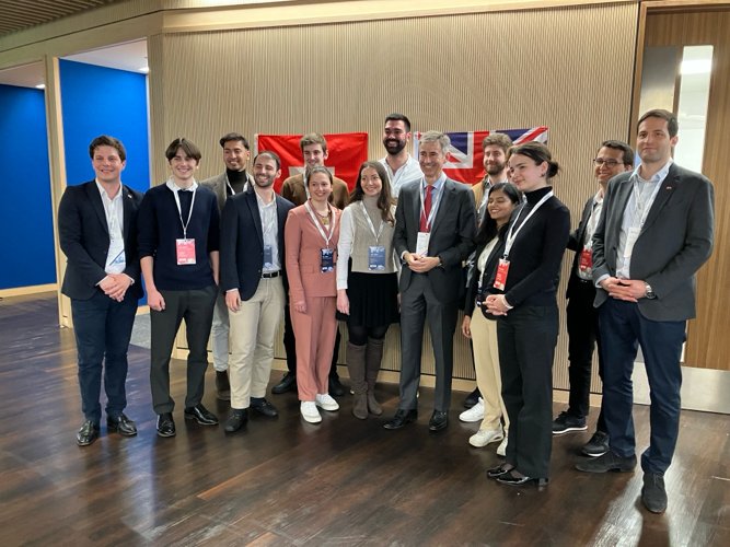 SwissAmbUK's tweet photo. Bringing inspiring & entrepreneurial minds together with #STARTAlp – 10 dynamic 🇨🇭&🇬🇧 start-ups backed by @ucl & @EPFL_en jointly toured #Switzerland & the UK.
Thanks to 🇬🇧 ski champ @charlieraposo for highlighting the parallels between success on the slopes and in business. https://t.co/cAJb5EsjYA