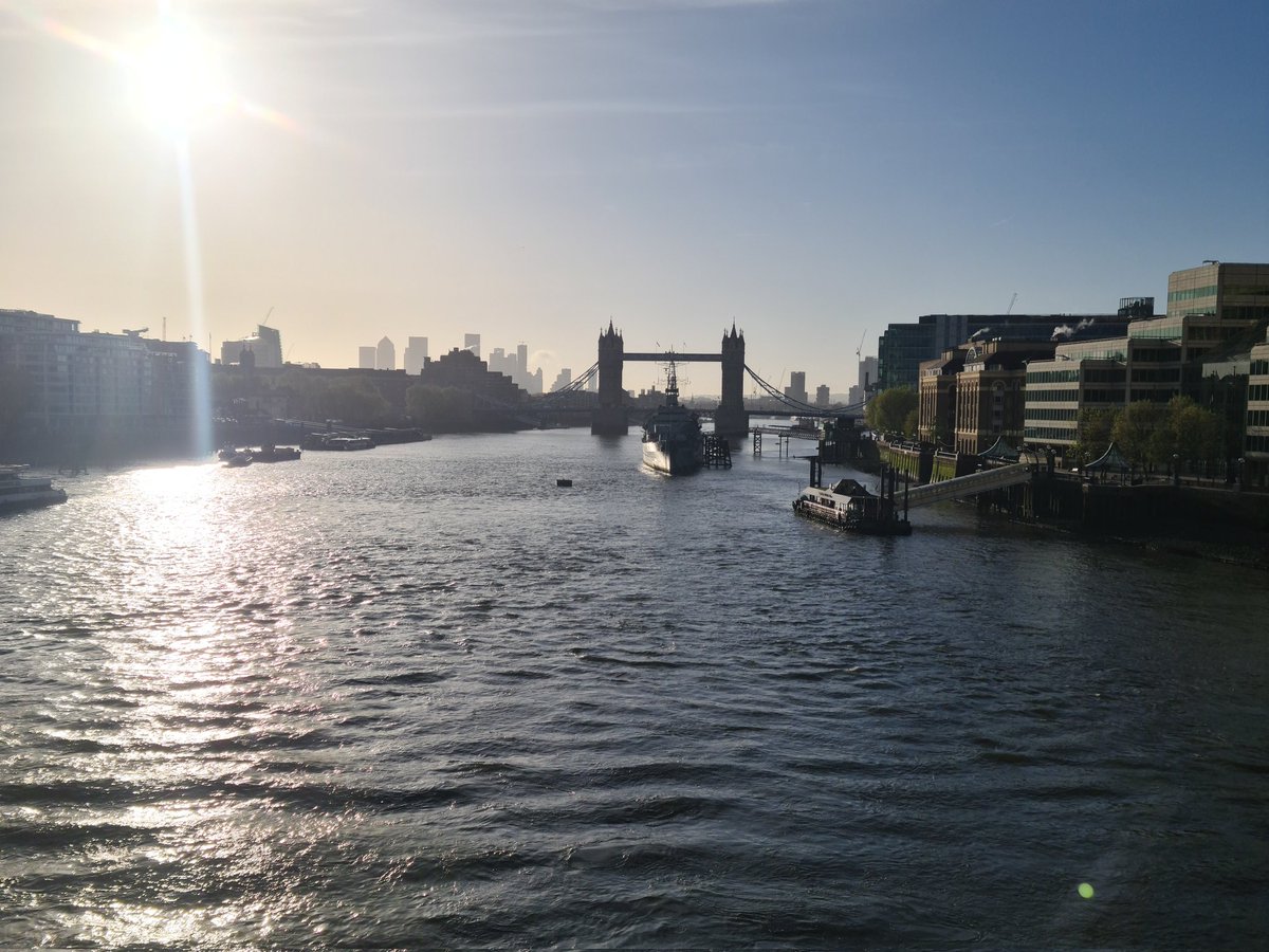 Here we go again, hope everyone had a lovely weekend. Well rested and ready for another week #TowerBridge #HMSBelfast #RiverThames #London #Monday #newweek