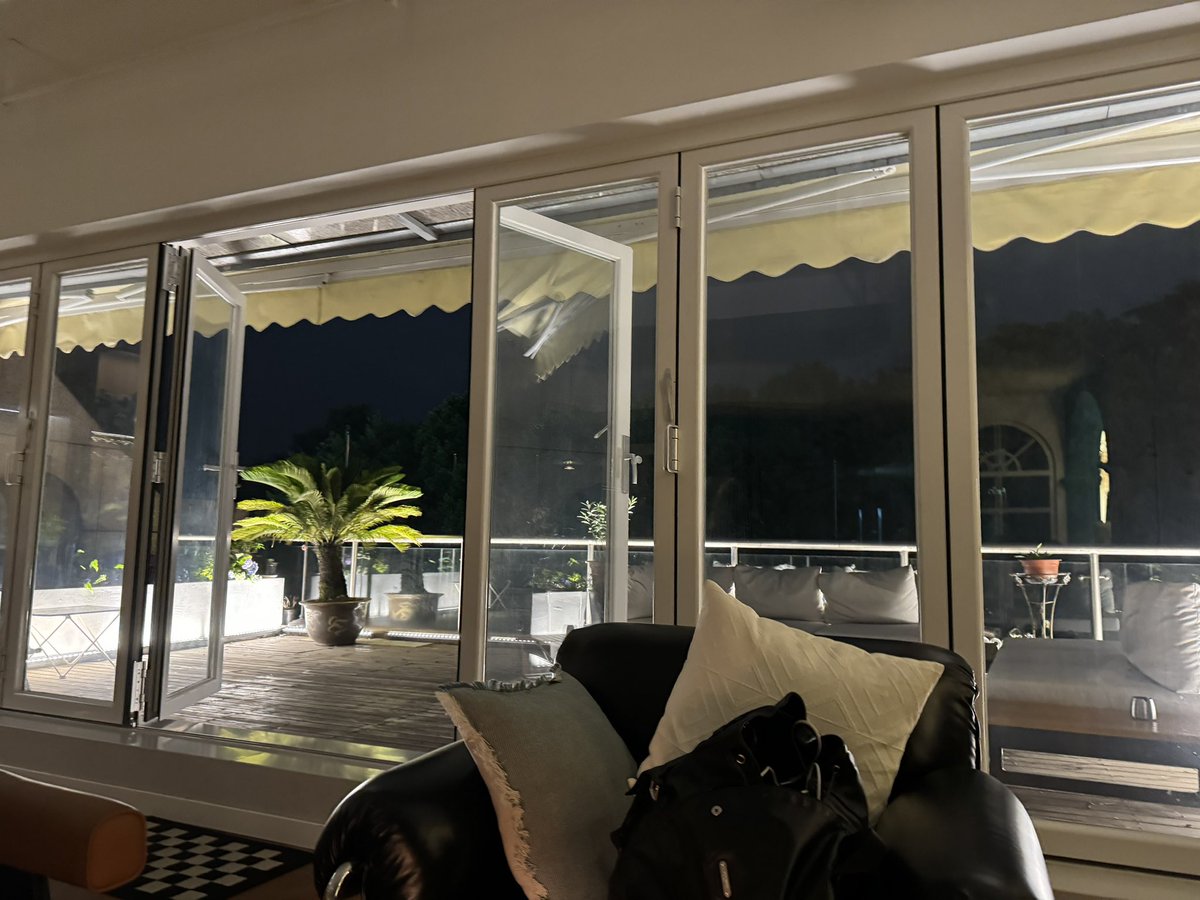 xooool's tweet image. 西湖边露台爱爱最佳之地