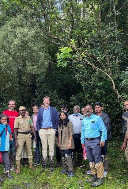 ukinchennai's tweet photo. Happy #EarthDay! 🌍 
Here’s a glimpse some of the 🇬🇧 Govt’s green initiatives in partnership with 🇮🇳TN Govt:
E - Electric Vehicle Push 🚎
A - Action on Climate and Net Zero 🌱
R - Renewable Energy Initiatives🍃
T - Transition to Clean Energy ♻️
H - Heat Mitigation Strategy ♨️ https://t.co/ki6VShW1iT