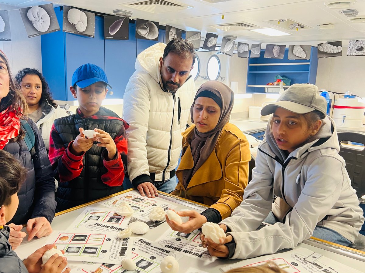 Success! So many showed up to explore RV Skagerak at the @vetfest_gbg. 300 people came on board and met with members of the crew and research. Hope to SEA you soon again! @Sea_and_Society @goteborgsuni