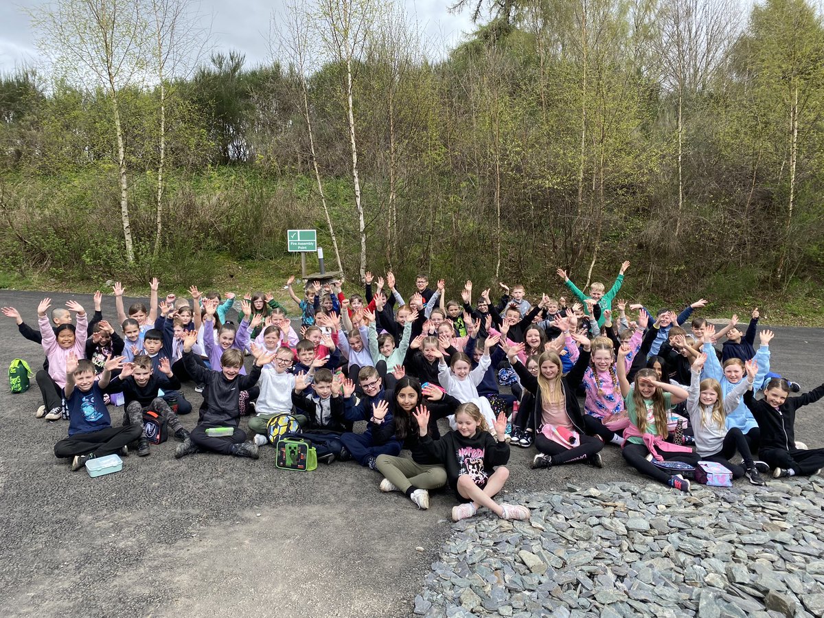 Everyone has had lunch and we are ready to explore the site, very excited campers! 🏕️