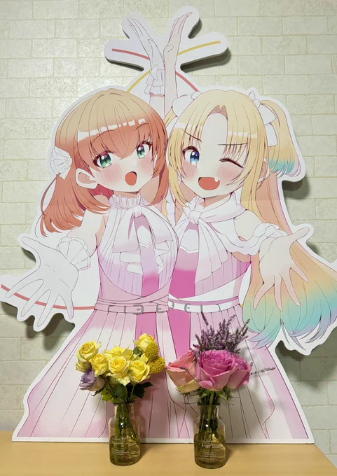 お花屋さんからフラスタパネルを受け取った時に一緒に飾ってたお花も一部いただいたので自宅で飾ってみました