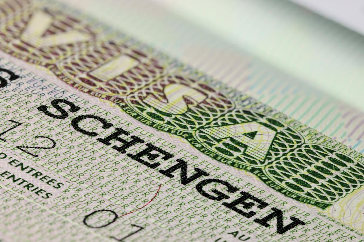 EUAmbIndia's tweet photo. Travel to Europe made easy! ✈️
 🇪🇺 takes another step towards enhancing people-to-people contact with 🇮🇳. New #Schengen #visa regime gives 🇮🇳 frequent travellers access to multi-year visa (up to 5 y.) Europe delivers on the partnership! 
Know More 👉 https://t.co/6EzlUF8jrR https://t.co/ELhZdCfI83