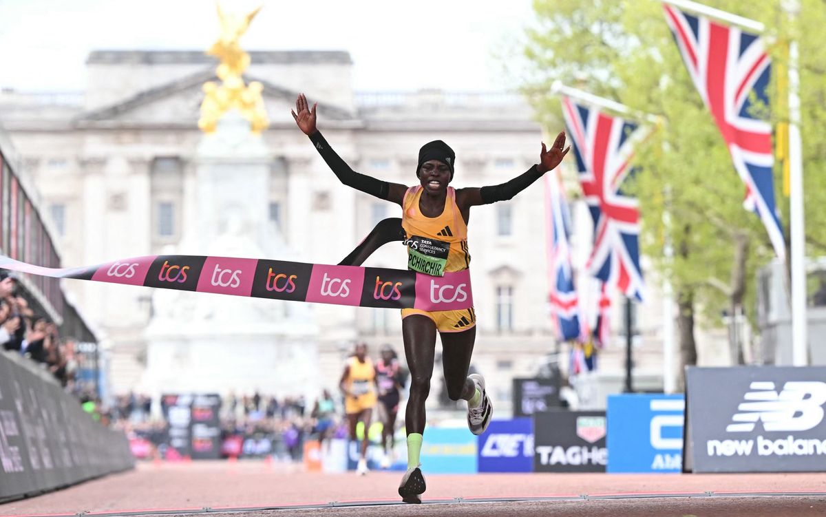 Congrats @PeresJepchirch3 on breaking the women's only world record at the @LondonMarathon - in 2:16:16! 🏆👟 'I am so happy to qualify for the Olympics ... I know it won't be easy but I'll try my best.' - Jepchirchir❤️ bbc.co.uk/sport/athletic…