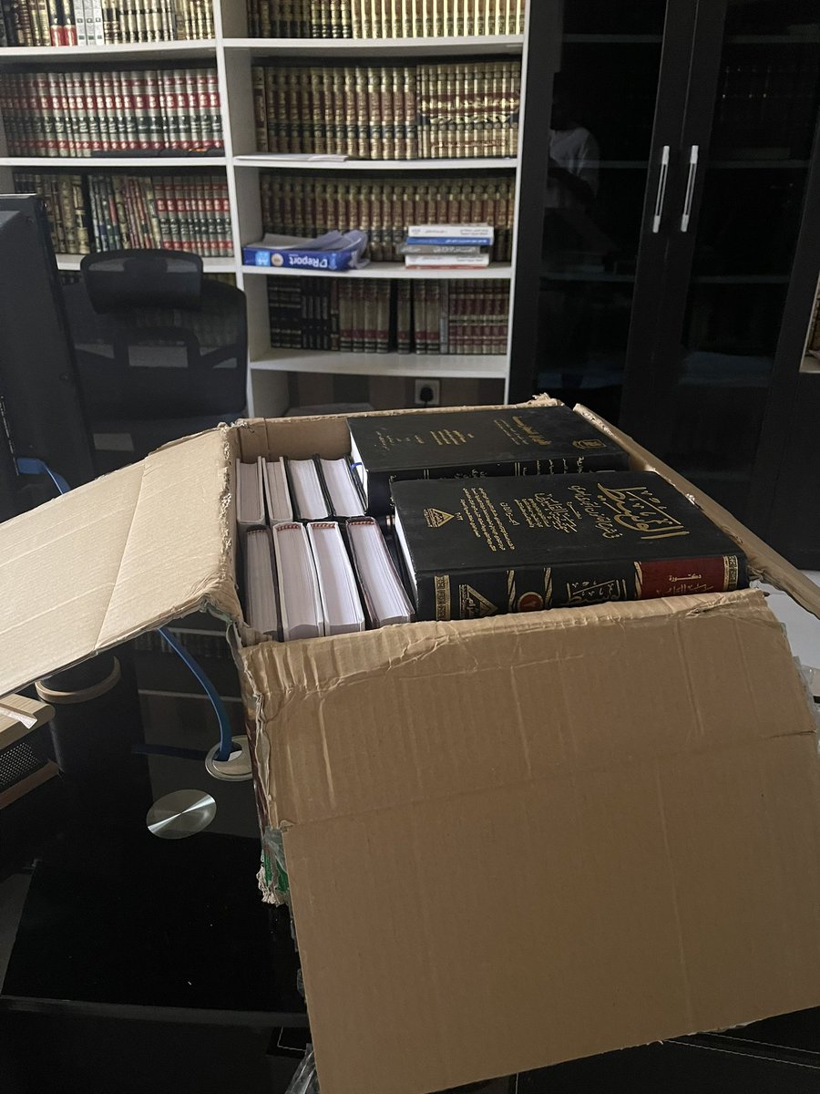 Aqf_Law's tweet photo. بحمد الله وصلت الدفعة الأولى من مجموعة الكتب القانونية 
#قانون https://t.co/jNPdFXrNkZ