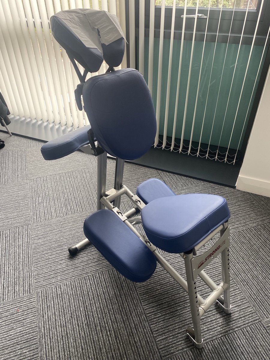 KnotMassage's tweet photo. Start your week off at work with @knotmassage #workplacemassage #wellbeingatwork https://t.co/vak3Vt2JLK