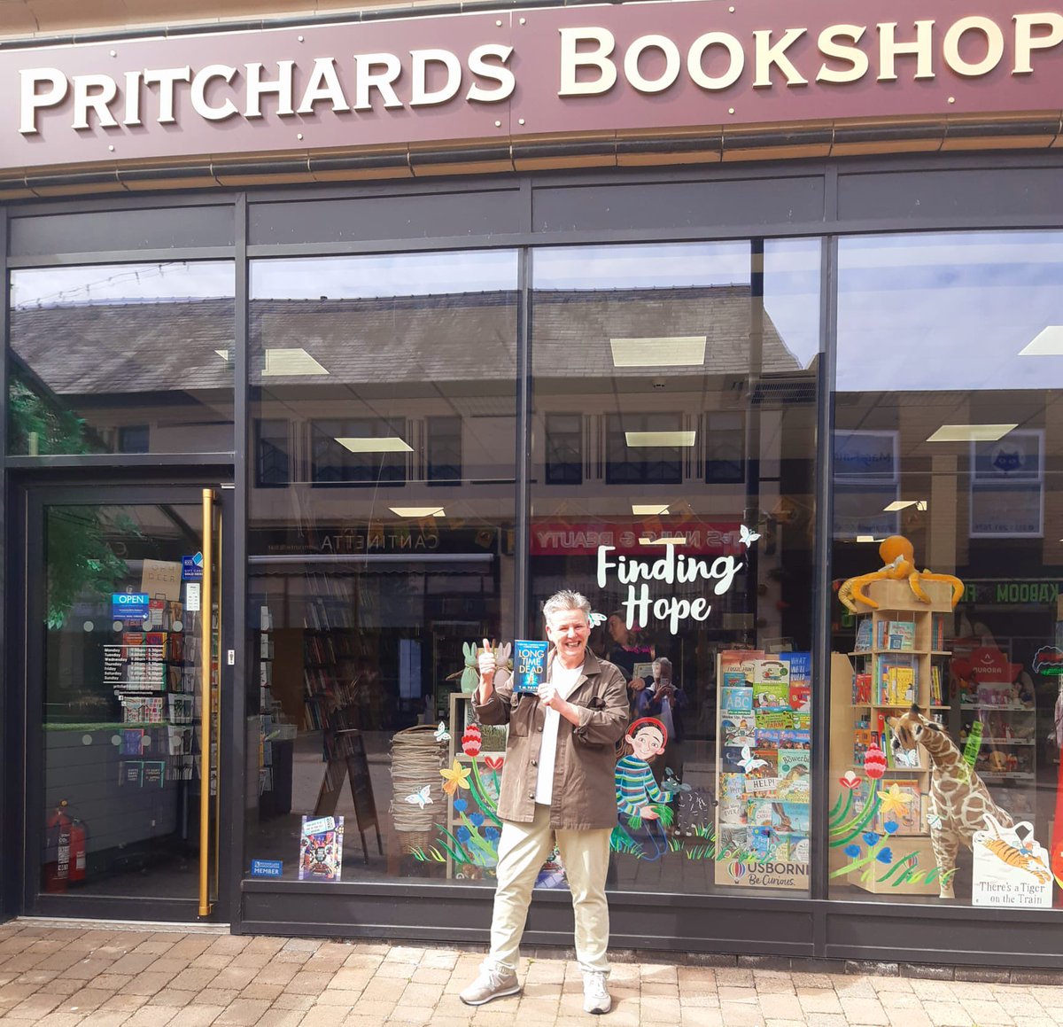 Thank you to the wonderful staff, Alex, Lou & Chris at the fantastic @PritchardsBooks in Crosby. Had a fab time chatting to you and signing copies of my debut novel #LongTimeDead I bet you’ve already eaten the Jaffa Cakes! 😆👍x