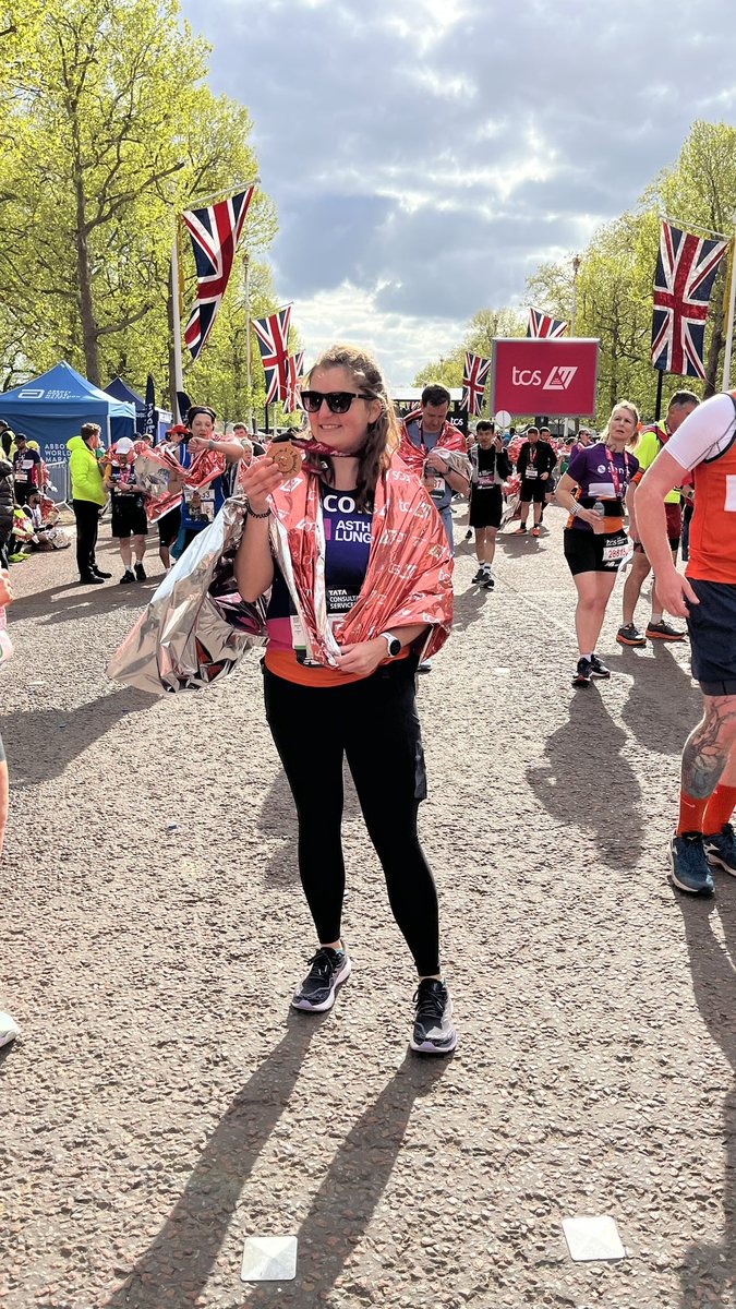 CoraNeumann's tweet photo. I had a magical day yesterday running the @LondonMarathon and getting my fourth ⭐️. Thank you so much to everyone who got me to the start and to the finish line! https://t.co/ys6DzwfIQT