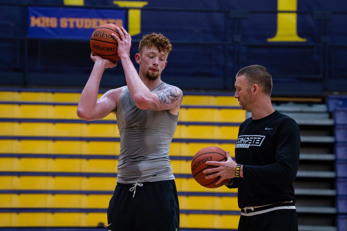 The same encouragement that you would give someone else to keep going, is the same encouragement your future self gives you. Accept it, Receive it. ✨ 🇸🇪 ⁦@Wille_Berg⁩
-
📸: @landofullframe 
-
#compete #wetraininabarn #mindset #mindsetcoach #TheBarn #purdue #dream #sweden