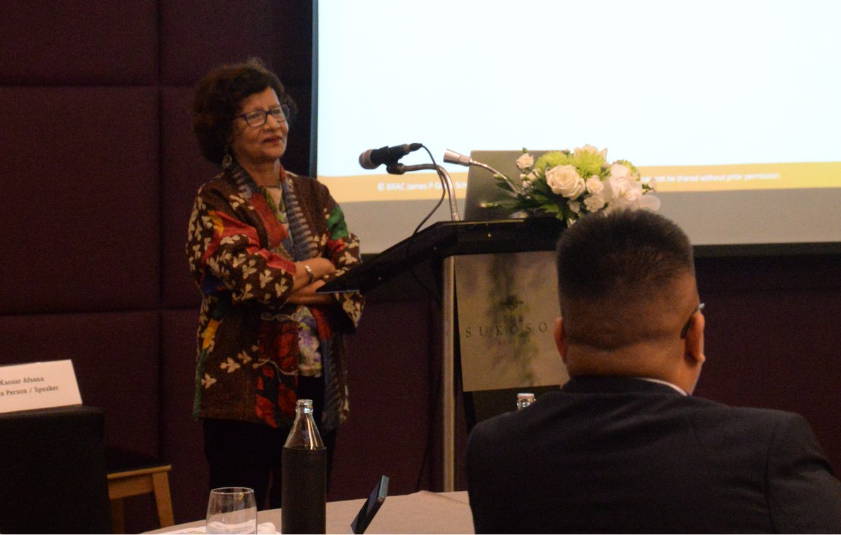 At #YLPfoodsystems, Kaosar Afsana from our Scientific Advisory Committee emphasizes the need for #SystemsThinking to tackle #FoodSystems complexities. 'To accelerate transformations, we must recognize interconnectedness & understand system dynamics. Youth engagement is vital.'💡