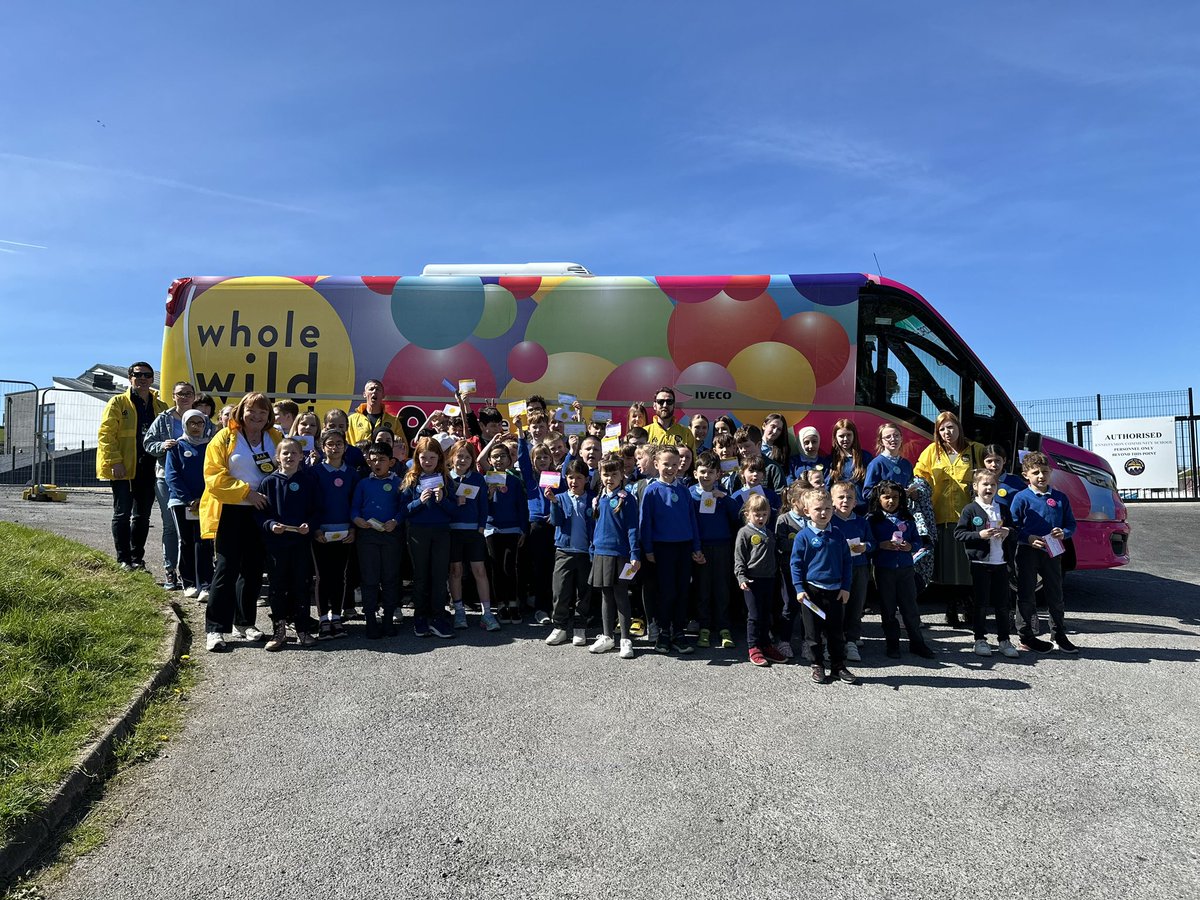 A brilliant reception from a brilliant school. Thank you Scoil Mhainchín 📍 👏