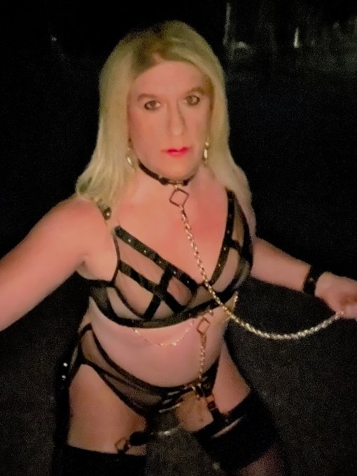 Parking Lot Slut ... Take my chain and force me to my knees daddy .... 😈 https://t.co/BnzjPGFBpW<a href="/tag/mvsales"class="tags"><span>#mvsales</span></a>