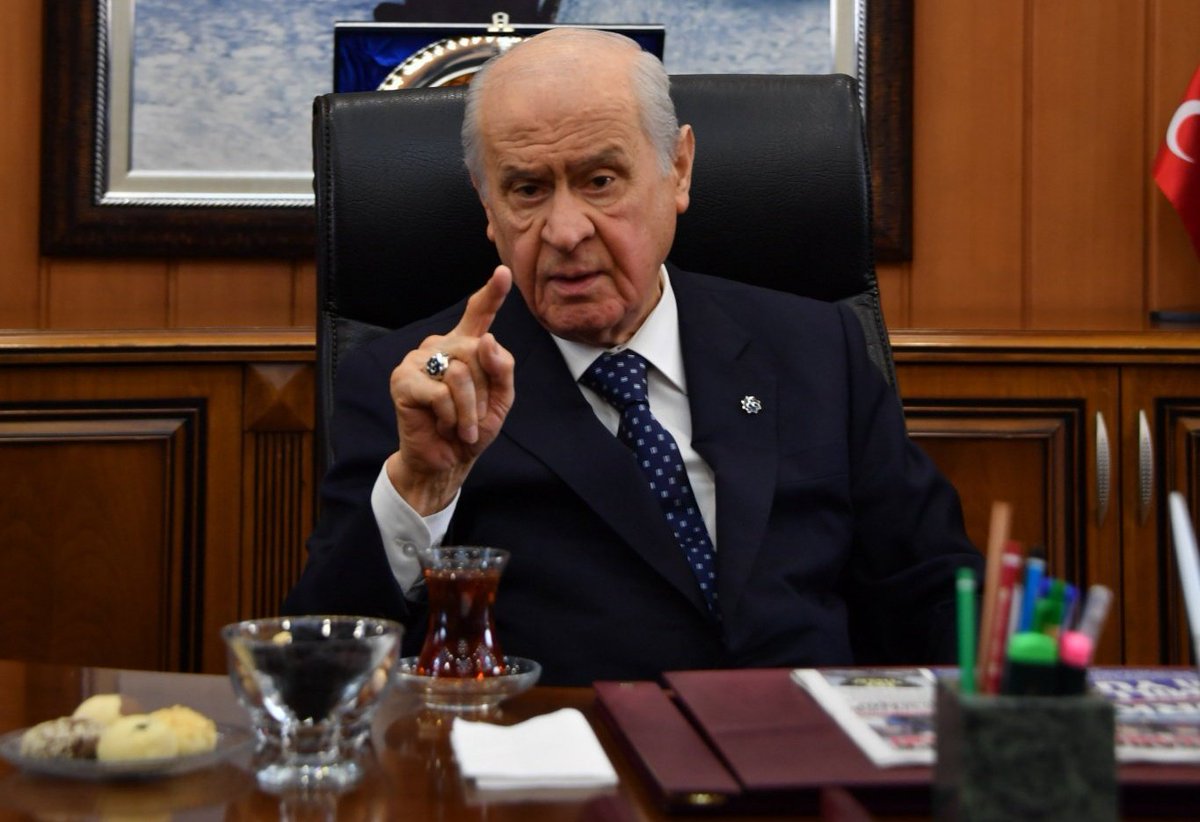 💥 MHP Lideri Devlet Bahçeli'den Ekrem İmamoğlu ve Mansur Yavaş'a tepki: 'TÜRK milletini ‘Yerel halk’ ifadesiyle değersizleştirmeye hizmet eden müfsit zihniyetin, son günlerde maruz kaldığımız skandalların asıl sorumlusu olduğunu hiç kimse inkar edemeyecektir.'