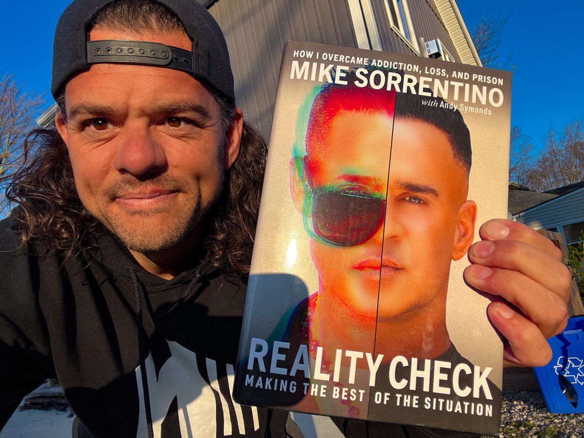 'The comeback is greater than the setback!' 🤘🏼 I read 'REALITY CHECK: Making the Best of the Situation - How I Overcame Addiction, Loss, and Prison' by @ItsTheSituation from cover to cover on my way back home to Ontario 🇨🇦 after the @DJPaulyD show at @FoxwoodsCT this weekend!