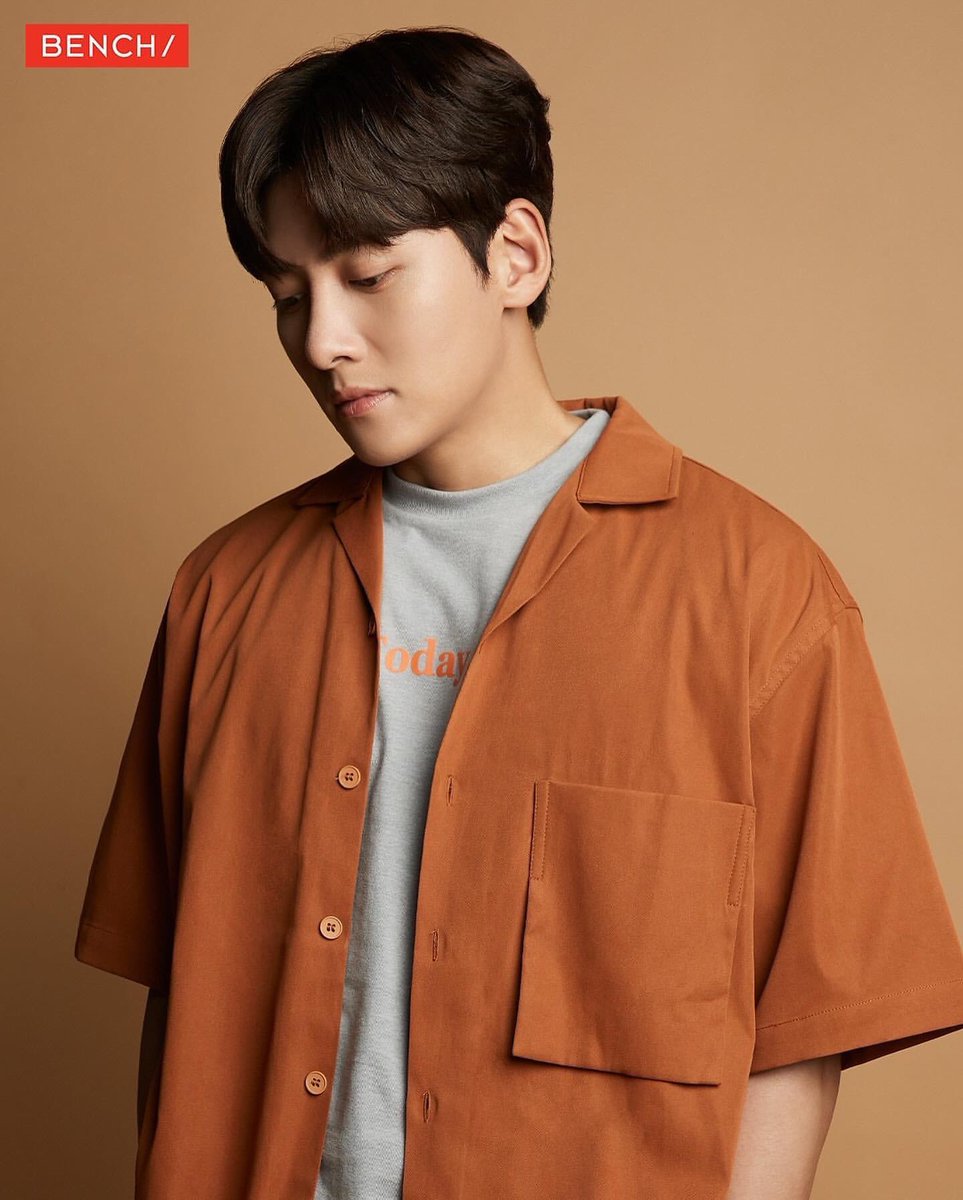 bcbench  IG

Style that speaks volumes without saying a word! 👌 @jichangwook embodies effortless confidence in this casual cool ensemble.

@benchtm #BENCHxJICHANGWOOK #GlobalBENCHSetter

 #チ・チャンウク
 #지창욱
 #jichangwook
 #池昌旭