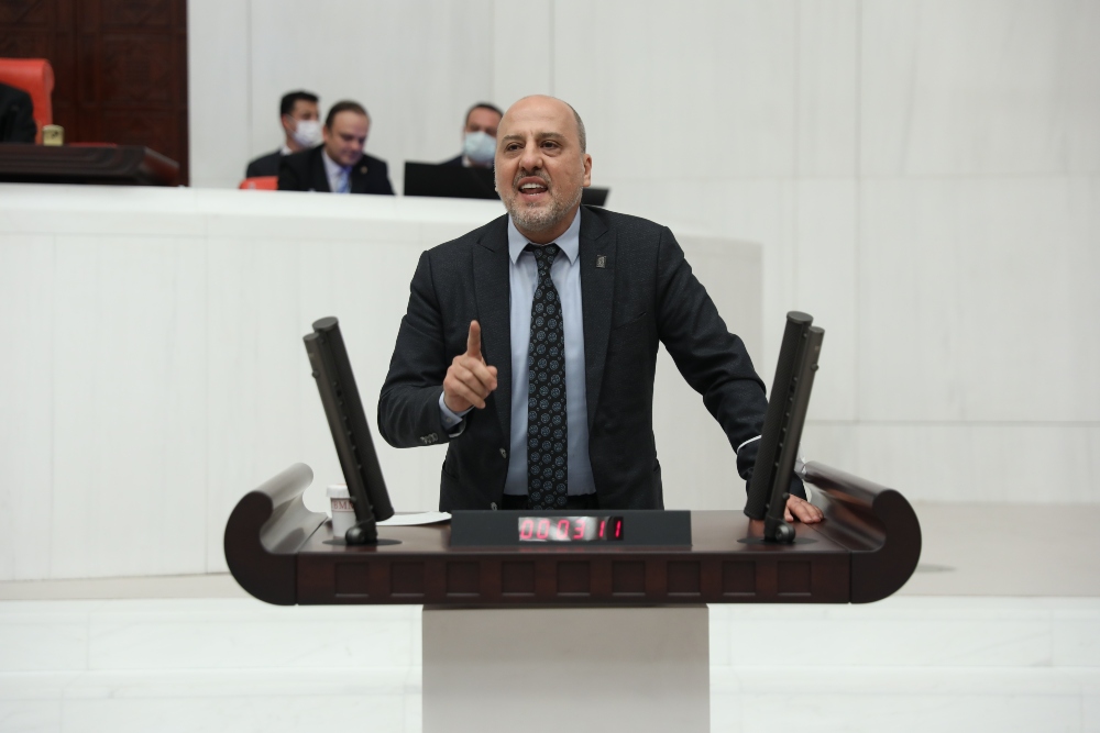 TİP Milletvekili Ahmet Şık, Antalya’daki geri gönderme merkezine ilişkin 'işkence' iddialarını Meclis gündemine taşıdı ilerihaber.org/icerik/antalya…