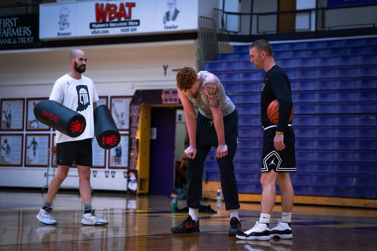 CompeteTraining's tweet photo. The same encouragement that you would give someone else to keep going, is the same encouragement your future self gives you. Accept it, Receive it. ✨ 🇸🇪 ⁦@Wille_Berg⁩
-
📸: @landofullframe 
-
#compete #wetraininabarn #mindset #mindsetcoach #TheBarn #purdue #dream #sweden https://t.co/CjweIgdCZF