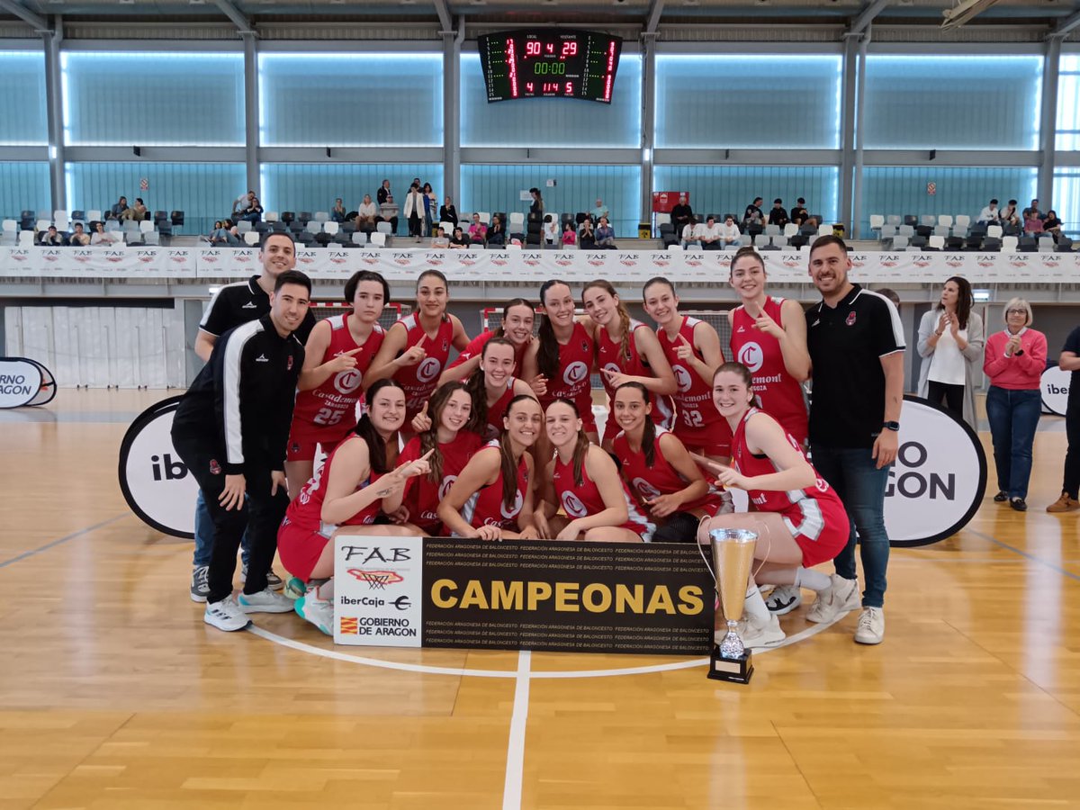 Nuestro equipo junior femenino se ha proclamado campeón de Aragón este fin de semana frente a Azulejos Moncayo CBZ (90-29). ¡Enhorabuena chicas!👏