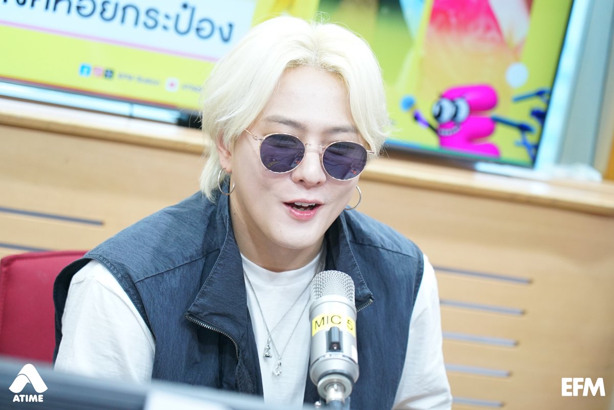 EFM_STATION's tweet photo. แฉข่าวเช้า ต้อนรับ Kim Dong Hyuk หรือ DK แห่งวง iKON เพื่อรีแคปบรรยากาศสุดประทับใจที่เกิดขึ้นในงานแฟนไซน์เดี่ยวครั้งแรกของเขา DK NAKSEO 1st Solo album Fansign Event in Bangkok Yglobal x DJB ซึ่งเกิดขึ้นเมื่อวันที่ 21 เมษายนที่ผ่านมา ณ ห้างดองกี้มอลล์ ทองหล่อ https://t.co/kz5fDD8XX4