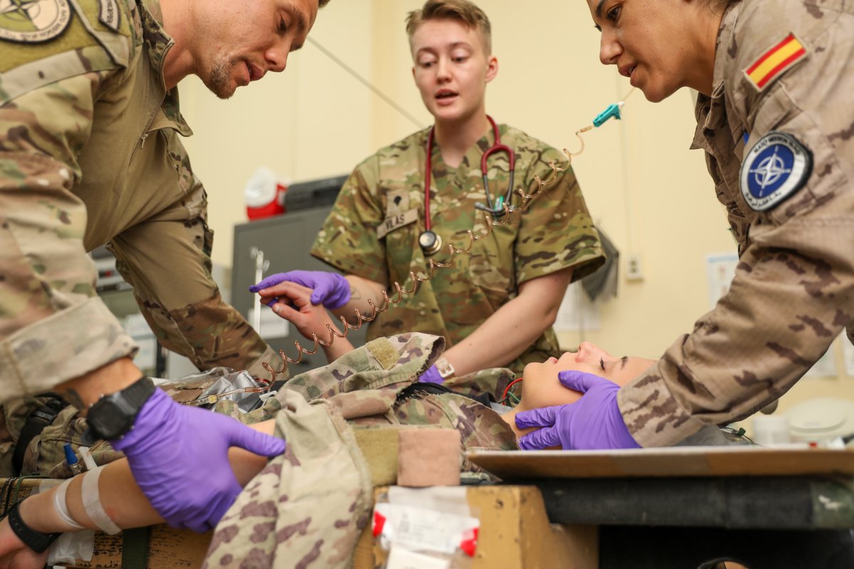 Medical personnel conduct interoperability training using simulated casualties to maintain their lifesaving skills. This training between Coalition, and @IraqNATO, service members both enhances learning & fosters international friendship.
#OneMissionManyNations #StrongerTogether