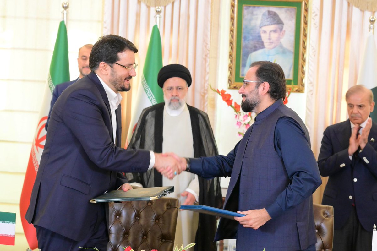 Islamabad : Prime Minister Muhammad Shehbaz Sharif and President of Iran H.E Dr. Seyyed Ebrahim Raisi witness signing of MoUs of cooperation in different fields  between Iran and Pakistan on 22 April, 2024.
@CMShehbaz