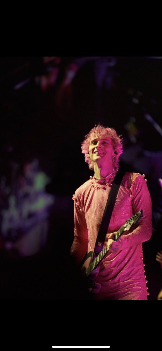 Happyyy birthdayyy Colson! So happy I’ve been apart of so many of your birthdays, concerts and just anything you do. hope you have the best bday kells! <a href="/machinegunkelly/">blonde don</a>