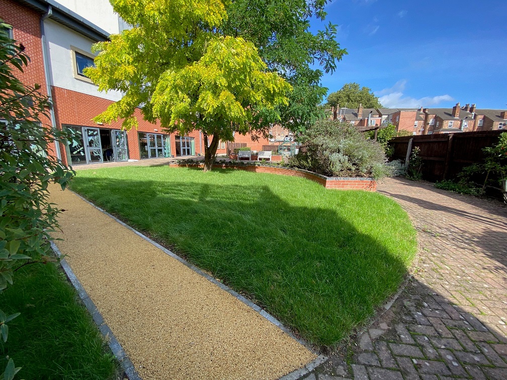 An open event is taking place on Wednesday as @NottmLibraries mark the transformation of #HysonGreen library’s garden and Acorn Resource Centre. It's been a partnership effort thanks to funding from @ace_national. More here... 👇 mynottinghamnews.co.uk/arts-council-f…