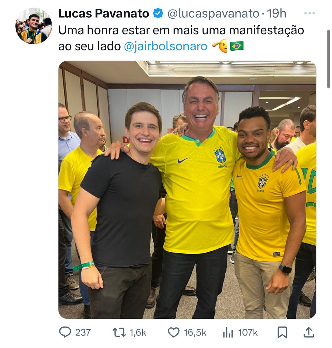 Lucas Pavanato 2021 “Tutorial para enganar os brasileiros, segundo Bolsonaro” 2024 “Uma honra estar em mais uma manifestação ao seu lado Jair Bolsonaro”