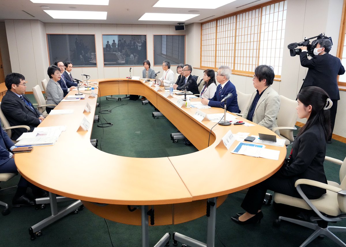 On April 22, FM Kamikawa attended the first meeting of the 'Advisory Panel on Sustainability of the International Community' at the Ministry of Foreign Affairs of Japan (MOFA). #SDGs Overview👉mofa.go.jp/press/release/…