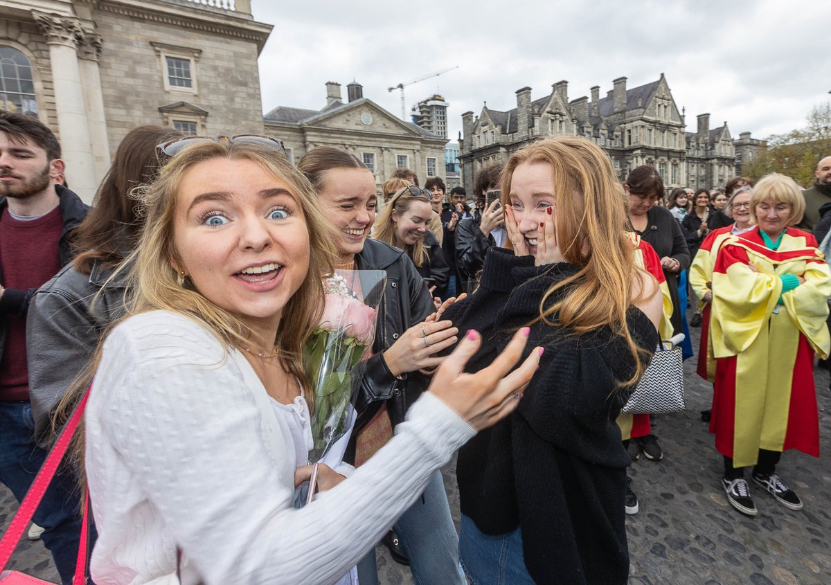 tcddublin's tweet image. Trinity Monday—our newest #Fellows  and Scholars! Following tradition, @LindaDoyle  stood on the steps of the public theatre to announce the names of the 73 new #scholars, 43 new fellows, 3 new professorial fellows, and 4 #honorary fellows today.  More: tcd.ie/news_events/ar…