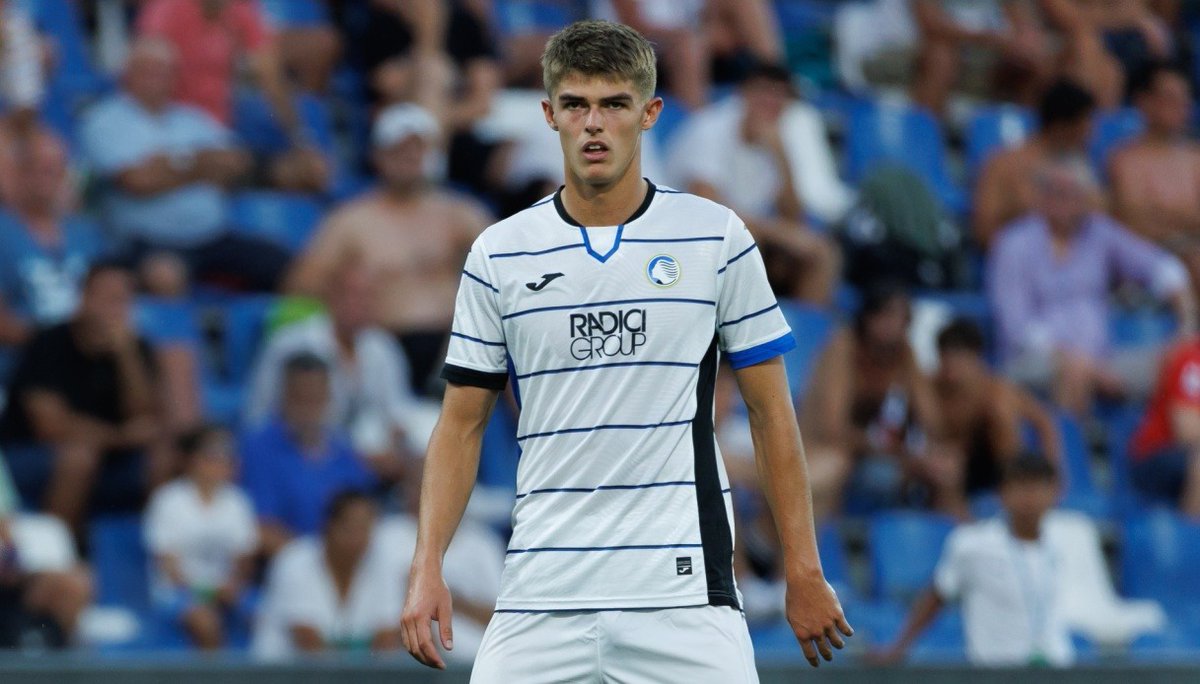 💣 #ForzaAtalanta 🔵⚫🇧🇪 
Premier League clubs are monitoring the situation of 23-year-old Belgian midfielder Charles De Ketelaere, who plays on loan at Atalanta.