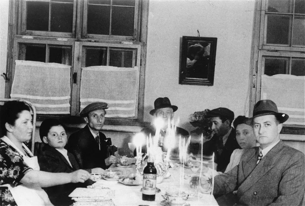 The Library would like to wish all of our friends, supporters and followers a peaceful #Pesach. This photograph from our collections shows the Gurfein family attending a #Passover dinner on 14 April 1949 at the Landsberg Displaced Persons camp bit.ly/2Zz4vHF