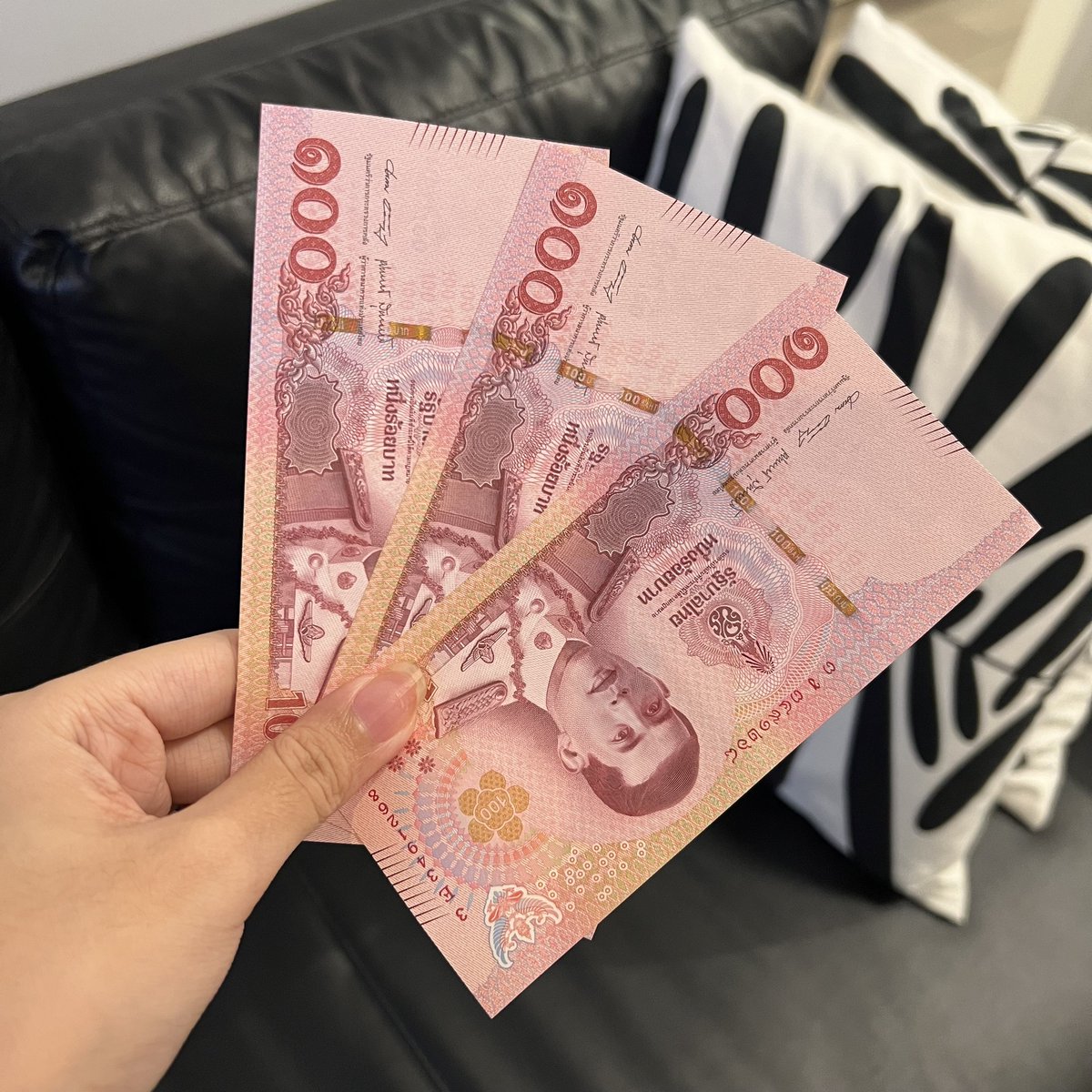 สุ่มแจก 300 บาท 
 จำนวน 1 คน   

💝รีทวิตนี้+รีต้นทวิต 

  ประกาศผลวันที่ 24 นี้ตอน  22.00 ค้าบ