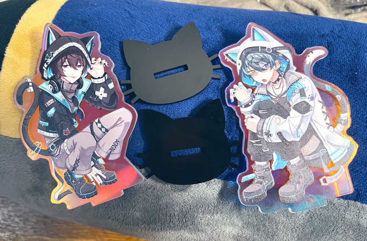「りつみかちゃんのBIGオーロラアクスタも届いた〜台座が黒猫ちゃんになっててかわい」|⭐️せいか🔥のイラスト
