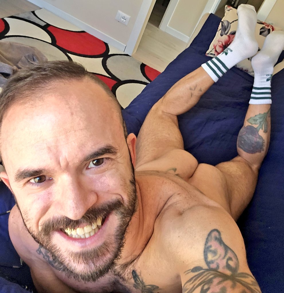 Andrea_nudista's tweet photo. RITWITTA RT se lo vuoi! 🤪😈 https://t.co/IiHORhzVYR