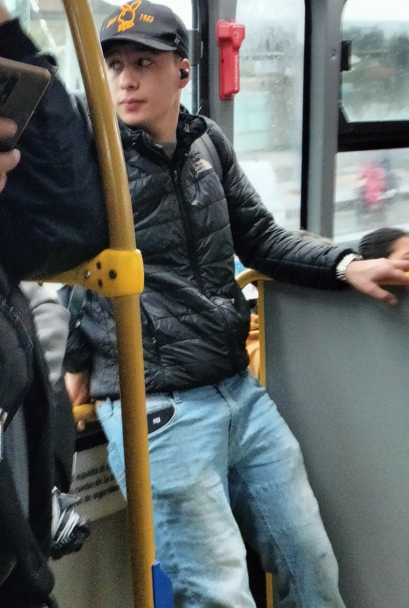 GayTransmilenio's tweet photo. #Transmigay #Bogotagay https://t.co/TTEgtmlUFz