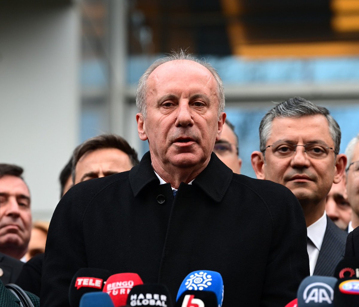 Gazeteci Celal Eren Çelik: Memleket Partisi Genel Başkan Yardımcısı Mevlüt Dudu ile görüştüm. Özgür Özel ile Muharrem İnce arasında bir görüşme ile İnce'nin CHP'ye geçişi olup olmayacağını sordum. 'Genel Başkan ile iki gündür konuşmadım, kendisine bu 1-2 gün içerisinde özel